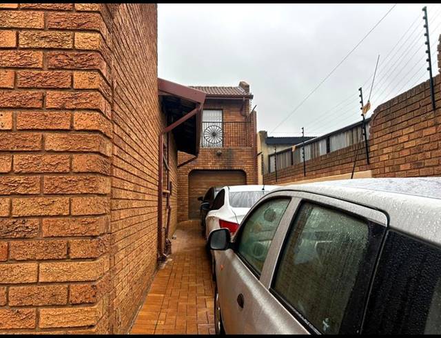 2 BEDROOM HOUSE FOR SALE IN MEADOWLANDS